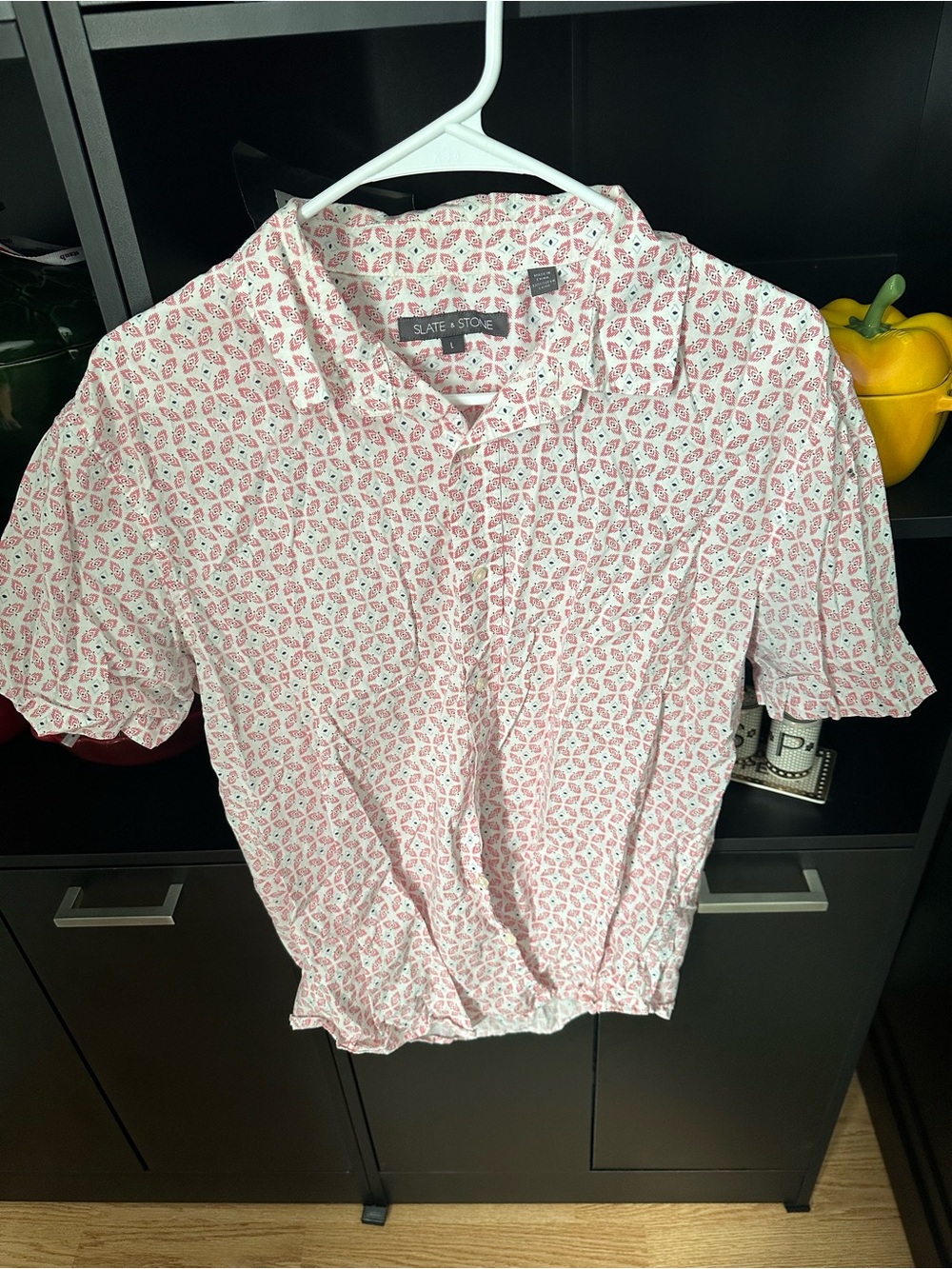 Slate & Stone Men’s Pink Geometric Short Sleeve Button-Up Shirt